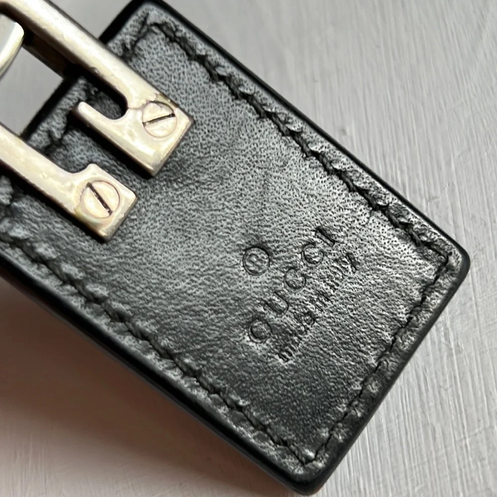 GUCCI Logo Silver Metal Tone Leather Key Holder Charm Unisex Vintage Authentic
